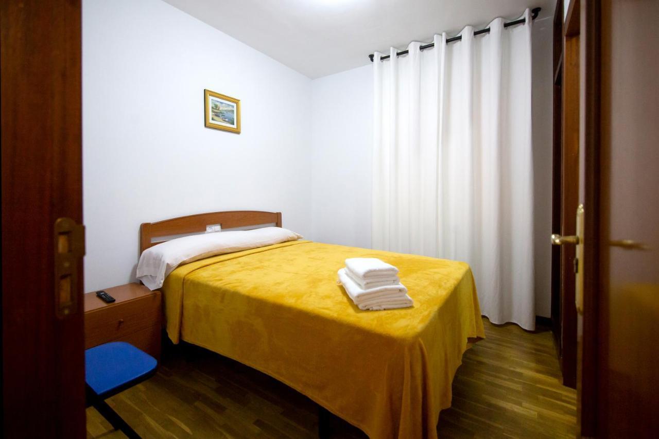 Yani'S Hospedaje Pension 1 Estrella Arriondas Bagian luar foto