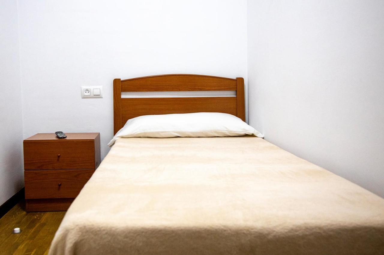 Yani'S Hospedaje Pension 1 Estrella Arriondas Bagian luar foto
