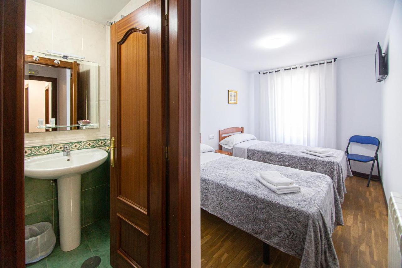 Yani'S Hospedaje Pension 1 Estrella Arriondas Bagian luar foto