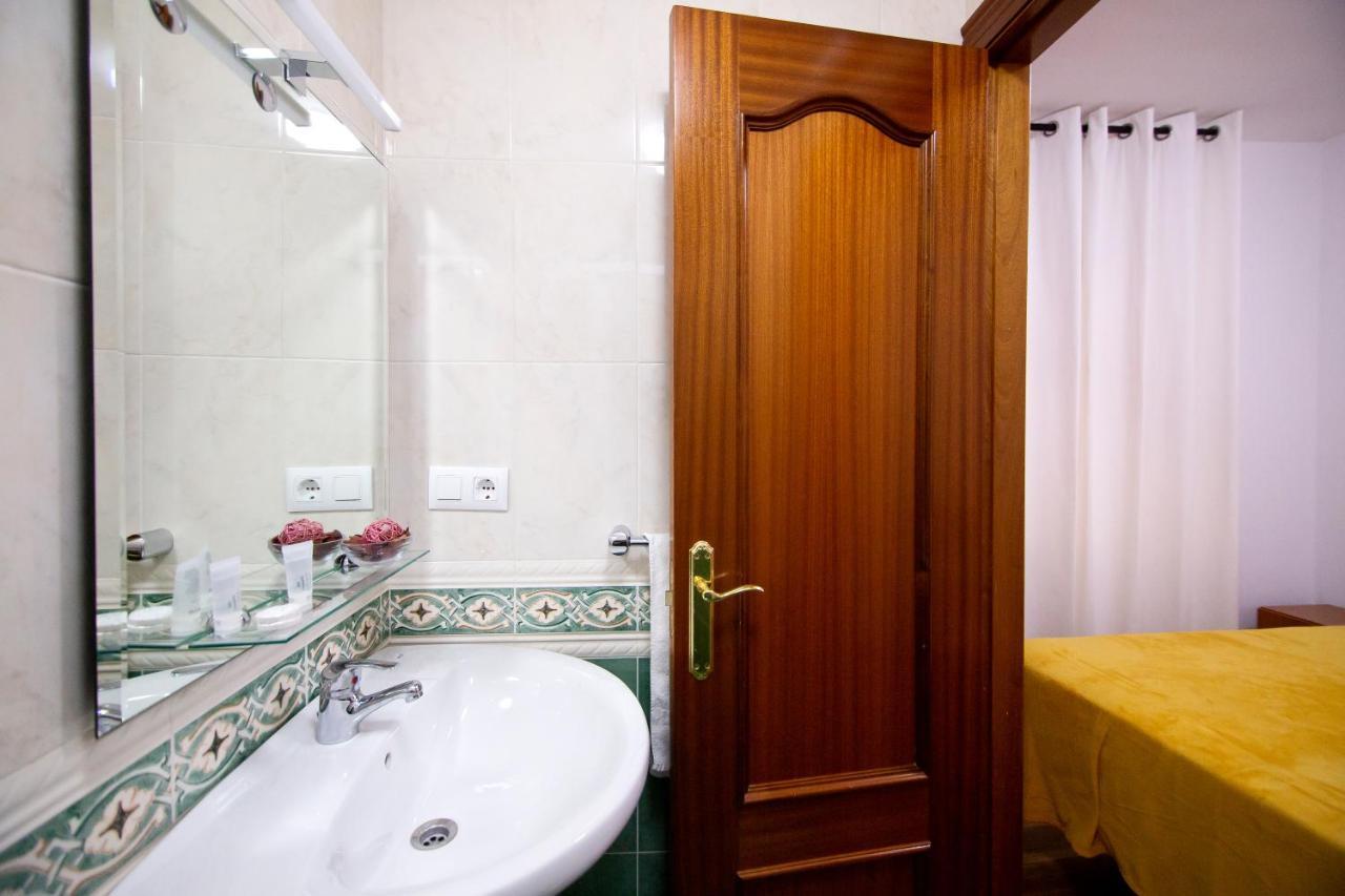 Yani'S Hospedaje Pension 1 Estrella Arriondas Bagian luar foto